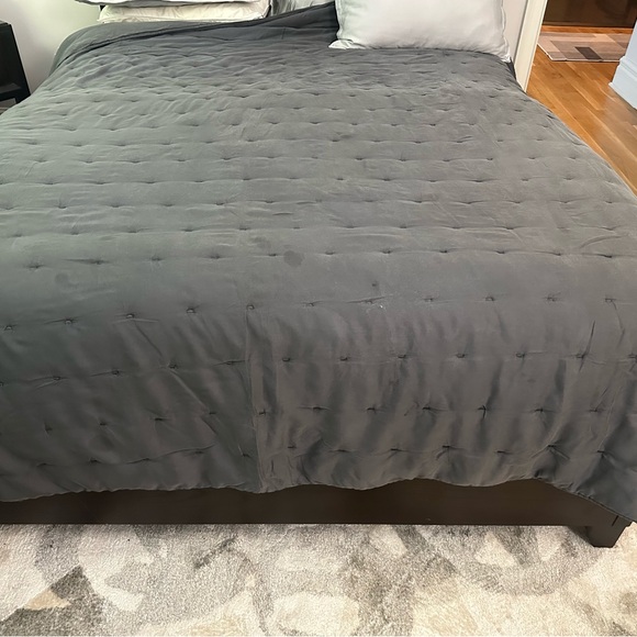 West Elm quilt/comforter (Queen/full) - Picture 6 of 8